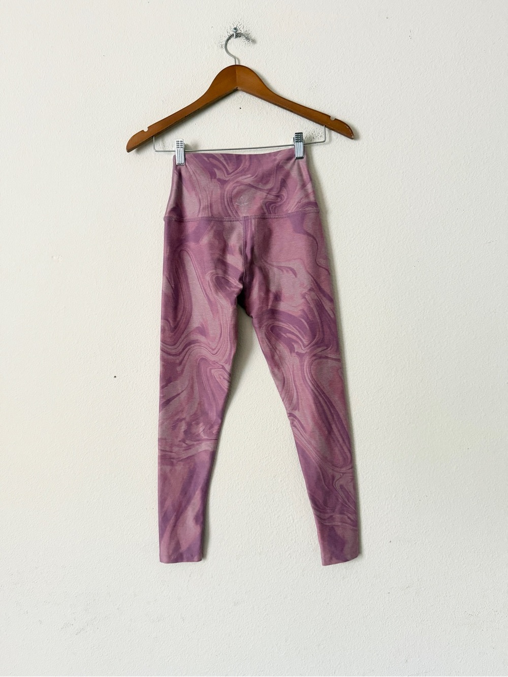 Beyond Yoga MEDIUM SMALL Spacedye Printed leggings sports bra set purple marble - Picture 7 of 10